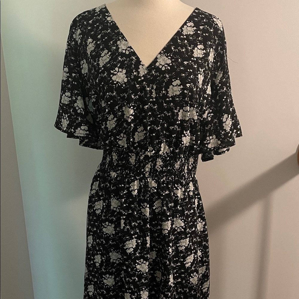 Elegant Black and White Floral Midi Dress